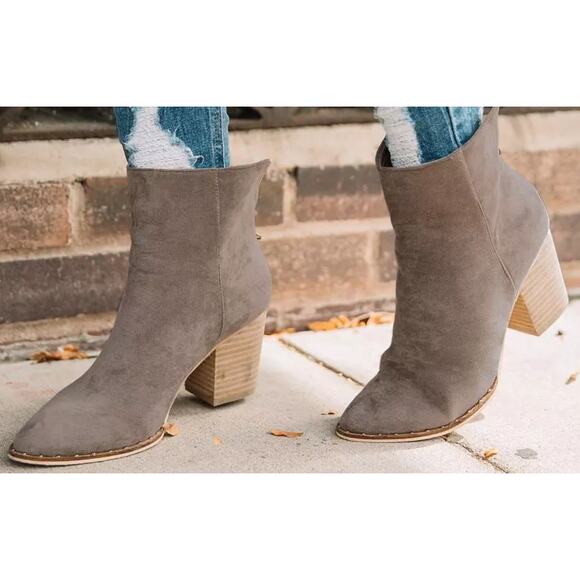 BEAST Fashion Weslee Faux Suede Ankle Boot size 6.5 - Picture 2 of 9